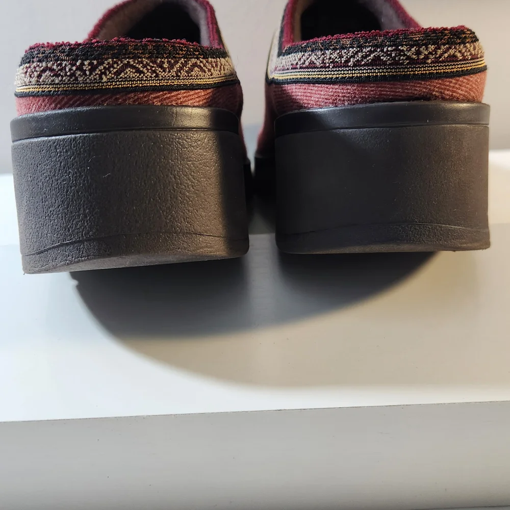 Bzees Maroon Knit‎ Slip-On Comfort Shoes Size 8 Casual Lightweight